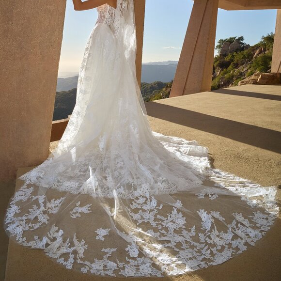 Lou Veil Black Fingertip - Picture 2 of 2